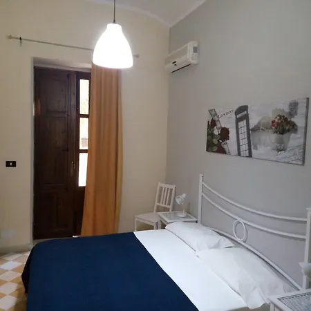Ortigia Basic -locazione Turistica לינה וארוחת בוקר