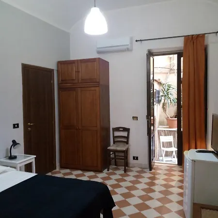 Ortigia Basic -locazione Turistica سيراكوزا